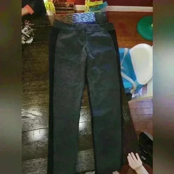 LOFT Pants - Ann Taylor loft Pointe pants in black and gray. Size 12